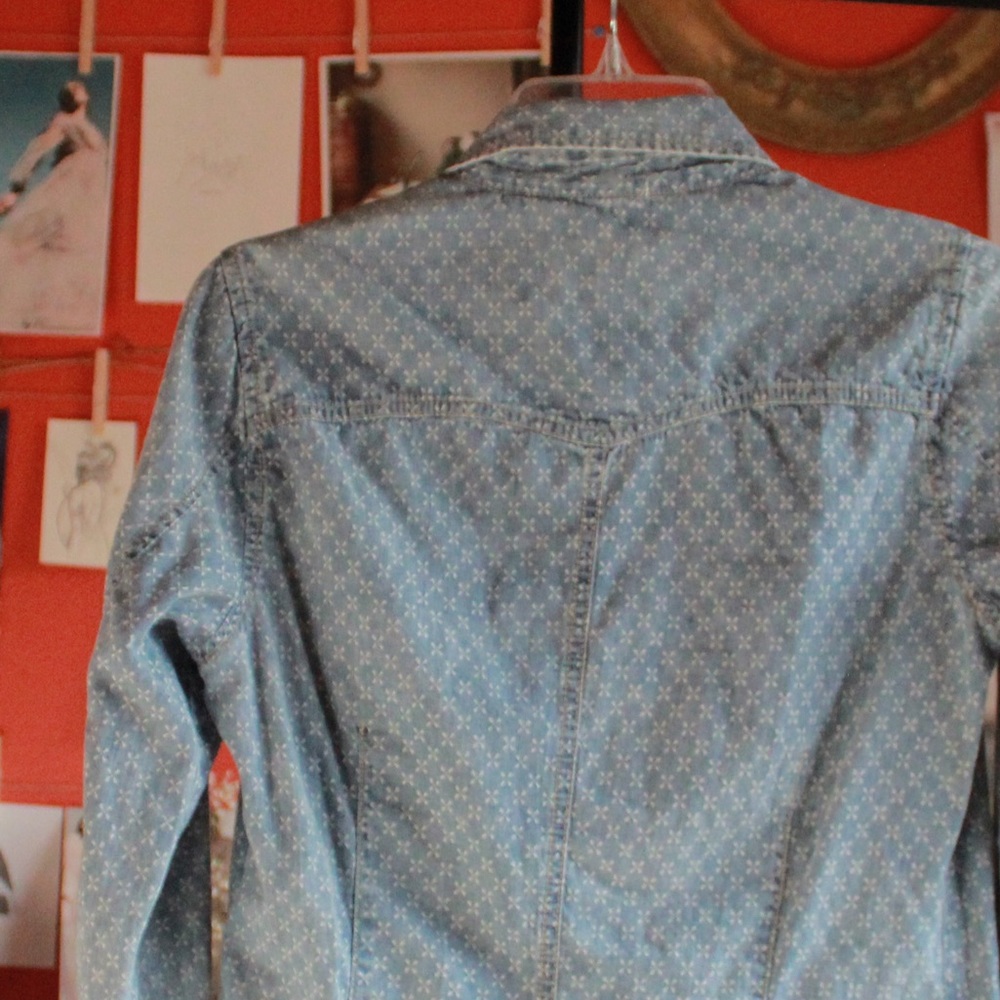 Button Up 🌻 - Picture 3 of 3